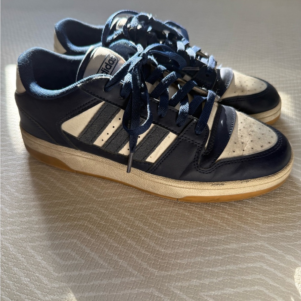 Adidas Men's Low Break Start Sneakers in Navy/White/Gum size 7.5 US